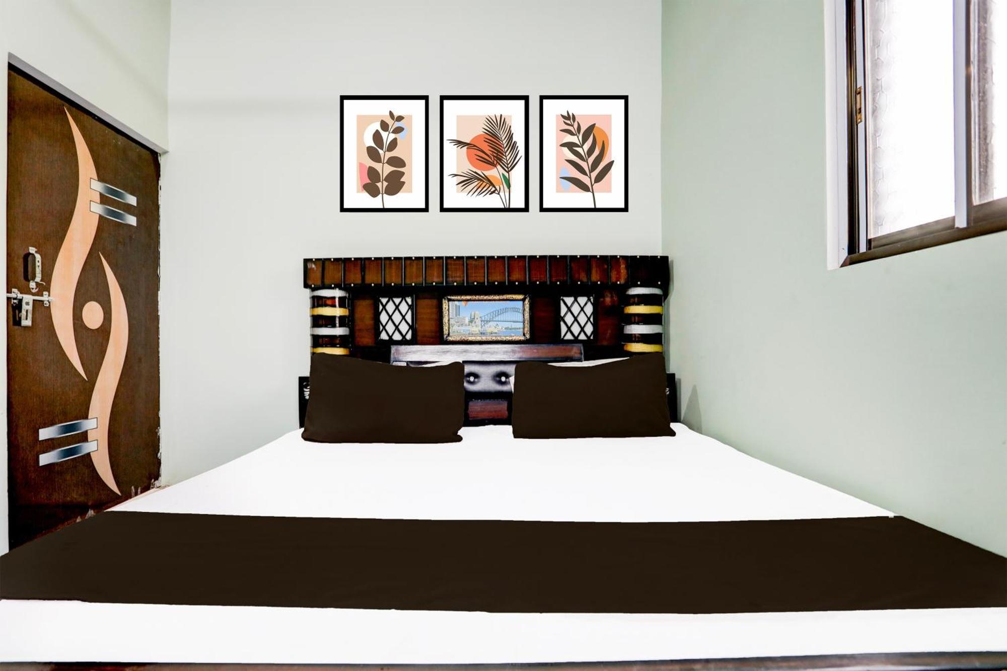 Hotel O V.K. Hotel Prayagraj Bagian luar foto