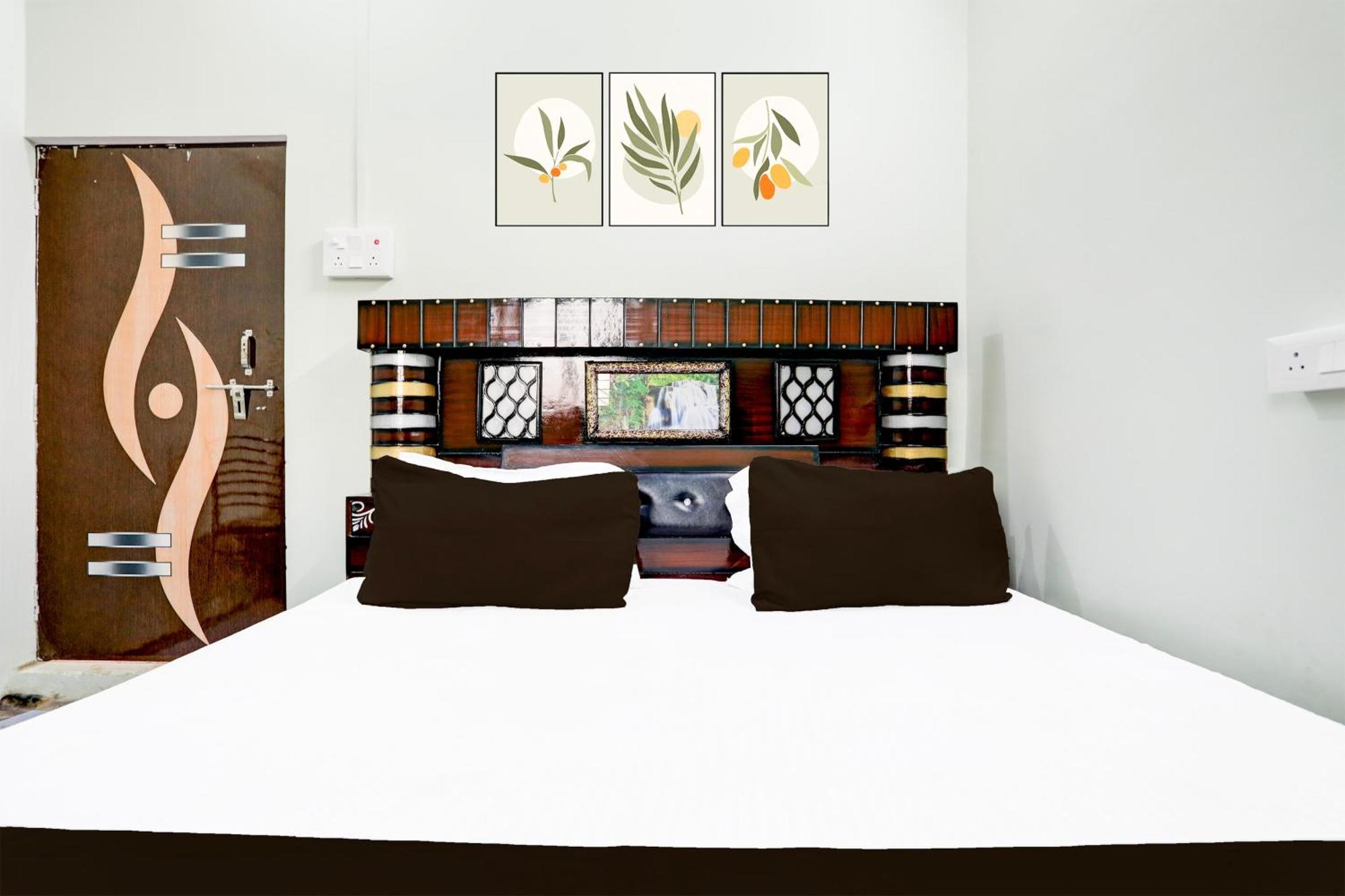 Hotel O V.K. Hotel Prayagraj Bagian luar foto